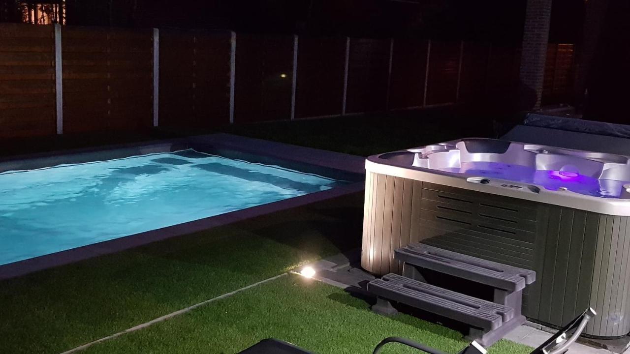 Appartement All In & Zwembad Leopoldsburg Εξωτερικό φωτογραφία